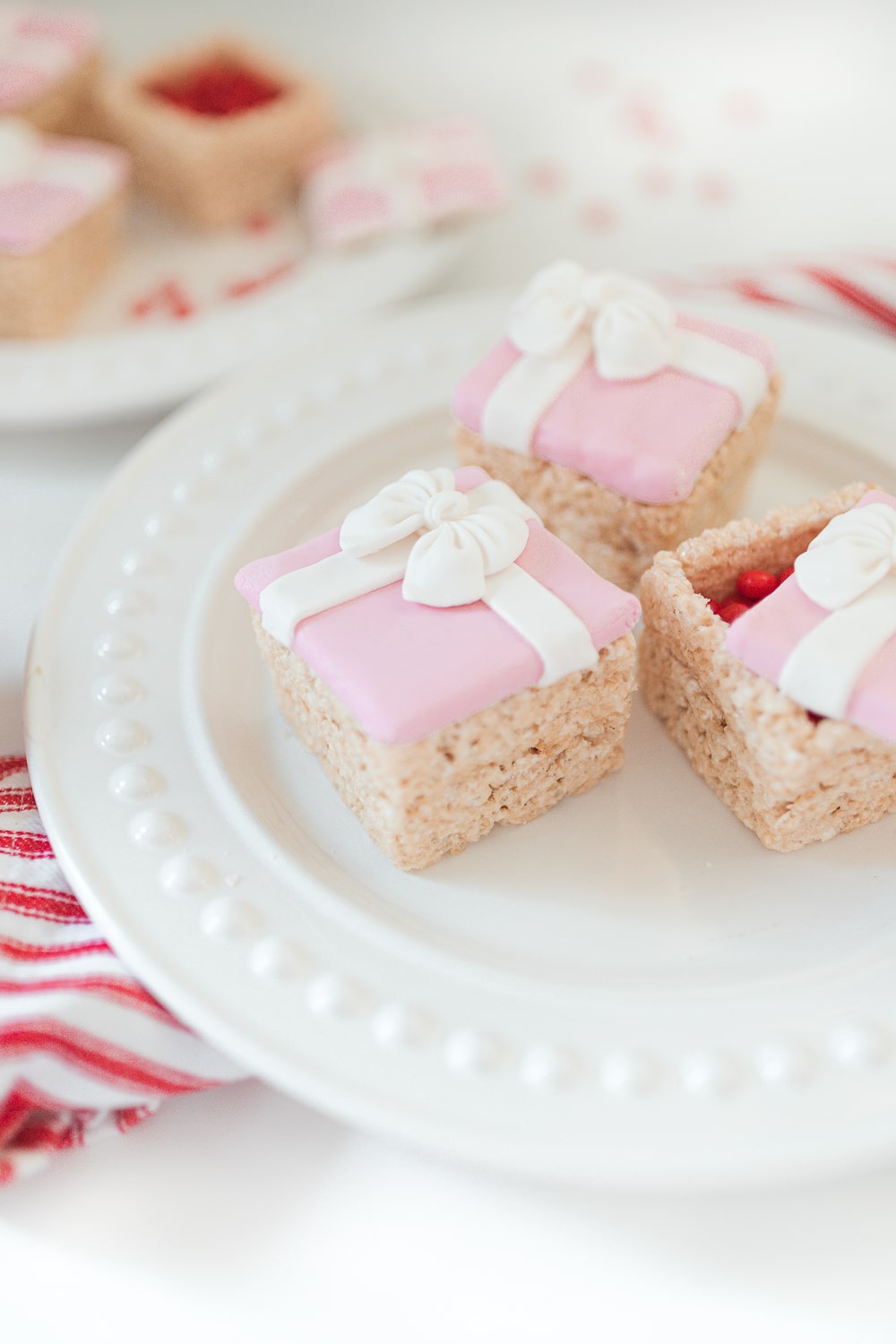 Rice krispie gift boxes decorated with pink and white Wilton fondant by southern lifestyle blogger Stephanie Ziajka on Diary of a Debutante